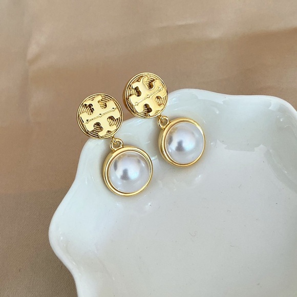 Tory Burch Gold Logo Pearl Drop Earrings - Picture 3 of 8